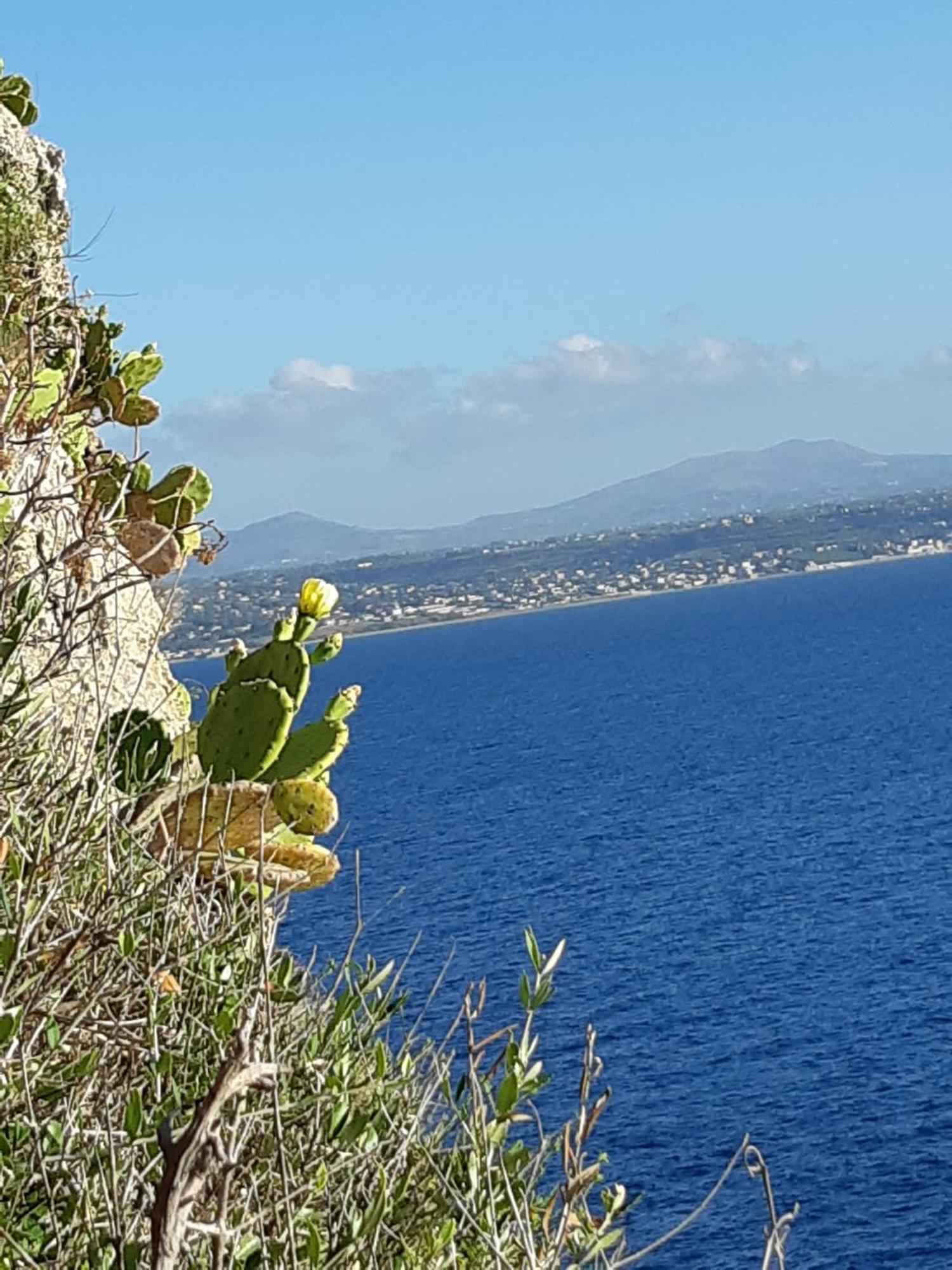 Villa Al Mare 'Happy Summer' Terrasini Buitenkant foto